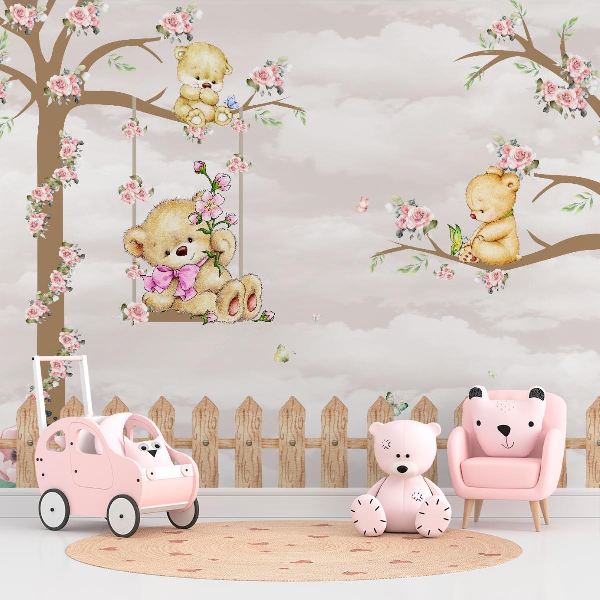 Ilustração infantil de ursinhos brincando em um jardim florido, com balanço, árvores decoradas com flores e uma cerca de madeira.