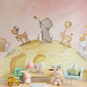 Ilustração fofa de animais brincando na lua sob um céu estrelado em tons suaves e aquarelados.