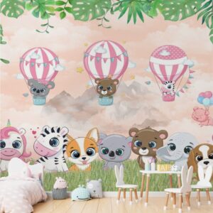 Painel infantil com animais fofos em balões de ar quente sobre um cenário de montanhas e céu cor-de-rosa.