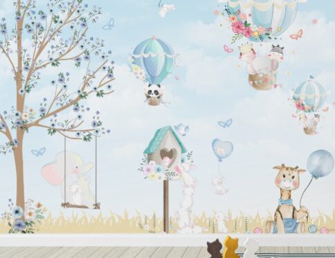 Papel de parede infantil com balões coloridos, animais fofos e elementos lúdicos, ideal para decorar quartos de crianças com um toque encantador.