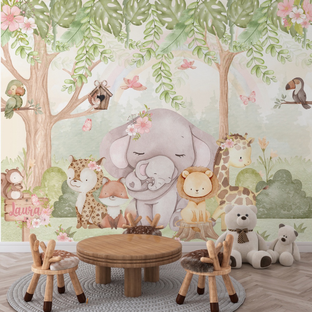 Ilustração lúdica com elefante e bebê, rodeados por animais da floresta, passarinhos e vegetação exuberante.