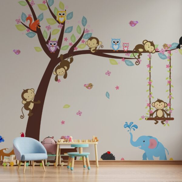 Floresta encantada com animais fofos – Desenho digital cheio de cores e detalhes, mostrando uma árvore florida com macacos brincalhões, corujas observadoras, pássaros cantando e um elefante azul esguichando água.Floresta encantada com animais fofos – Desenho digital cheio de cores e detalhes, mostrando uma árvore florida com macacos brincalhões, corujas observadoras, pássaros cantando e um elefante azul esguichando água.