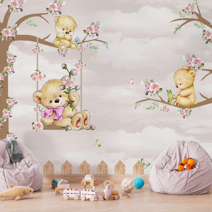 Decoração delicada com ursinhos em um balanço e galhos floridos, criando um ambiente encantador e acolhedor para quartos infantis.