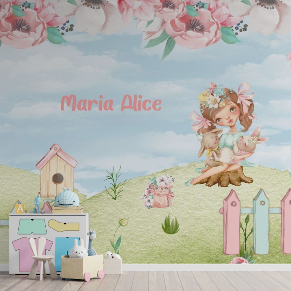Papel de parede personalizado com nome "Maria Alice", tons suaves e elementos infantis.