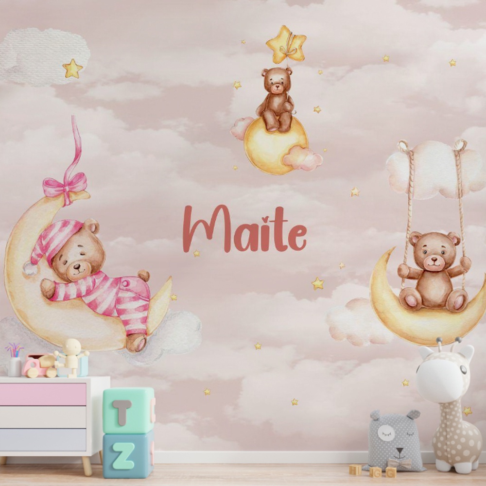 Papel de parede personalizado com o nome Maite, ilustrado com ursinhos na lua e nuvens.