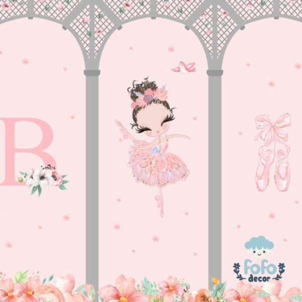 Papel de parede com tema de bailarina em tons suaves, decorado com flores e detalhes românticos.