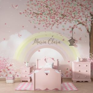 Painel decorativo em tons pastel com uma árvore florida, passarinhos e arco-íris delicado.