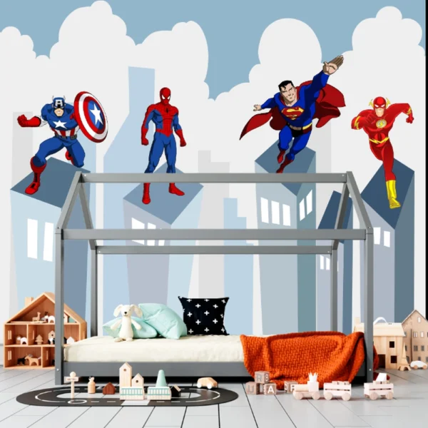 Painel decorativo com personagens de ação em poses heroicas sobre arranha-céus.
