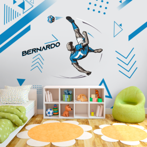 Ilustração estilizada de jogador de futebol fazendo uma bicicleta com fundo geométrico azul.